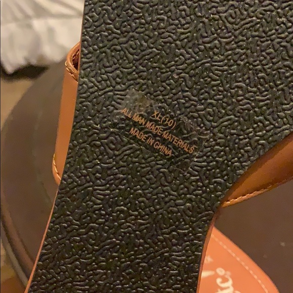 Sandals - Picture 3 of 4